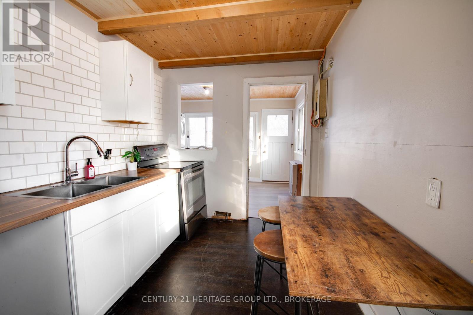 79 Kingscourt Avenue, Kingston (East Of Sir John A. Blvd), Ontario  K7K 4N8 - Photo 6 - X12765996