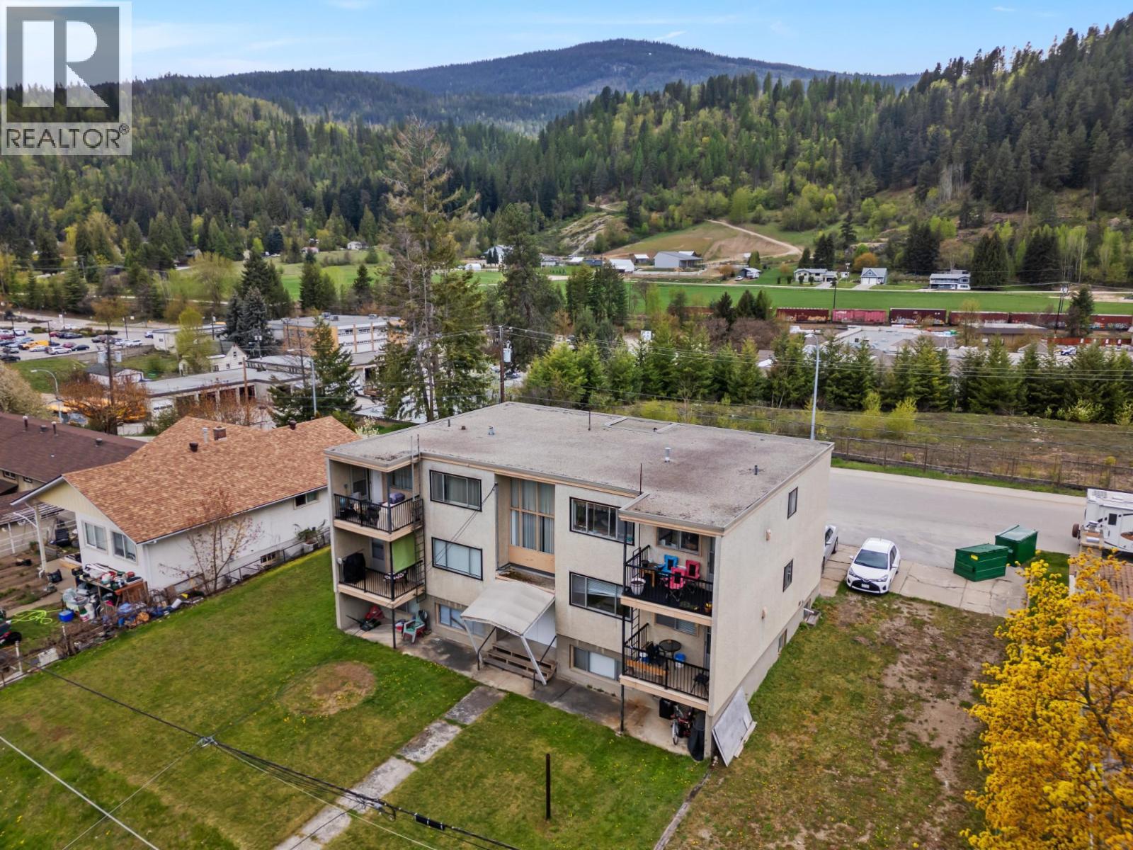 525 11th Avenue, Castlegar, British Columbia  V1N 1J6 - Photo 9 - 10375048