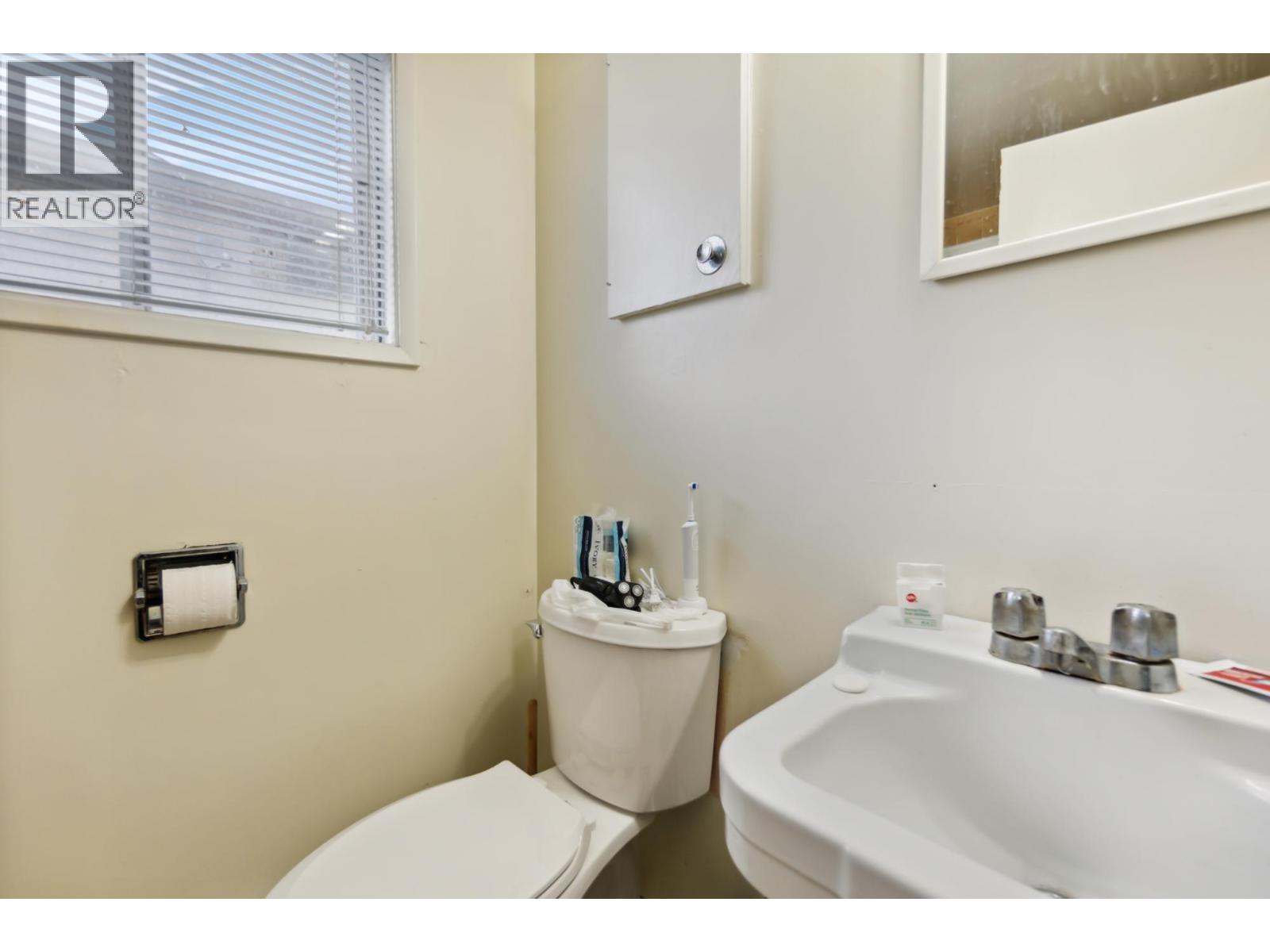 525 11th Avenue, Castlegar, British Columbia  V1N 1J6 - Photo 68 - 10375048