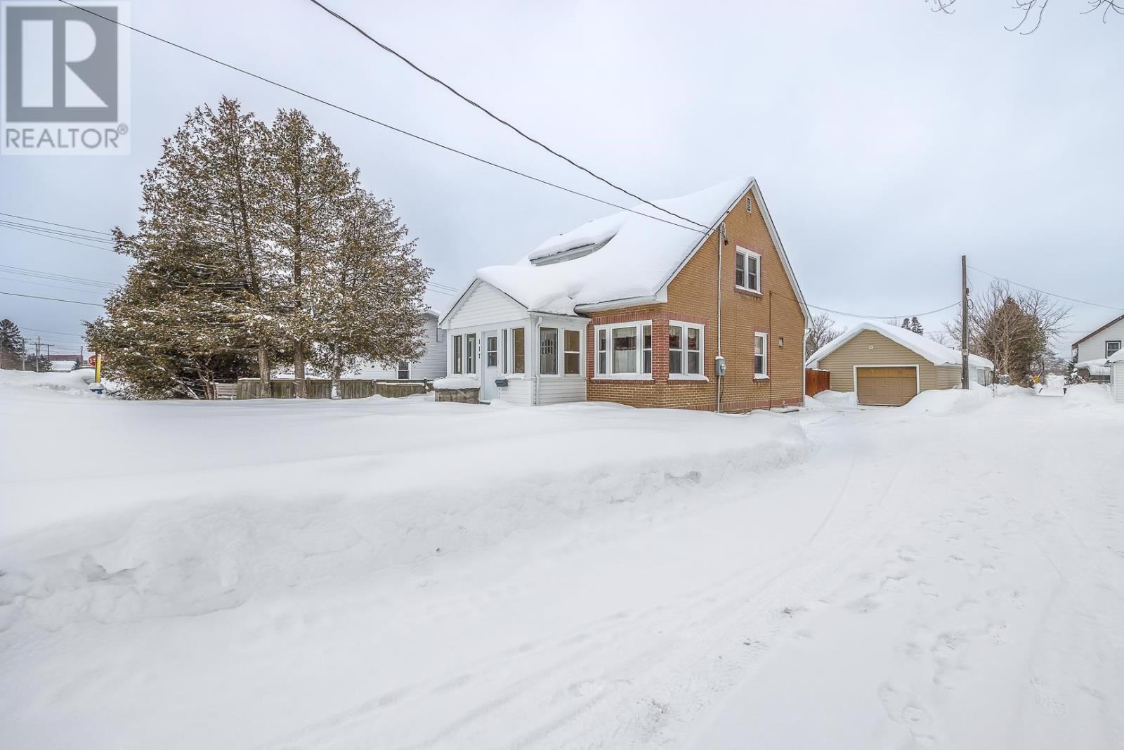 117 Spruce St, Sault Ste. Marie, Ontario  P6B 2G8 - Photo 4 - SM260245