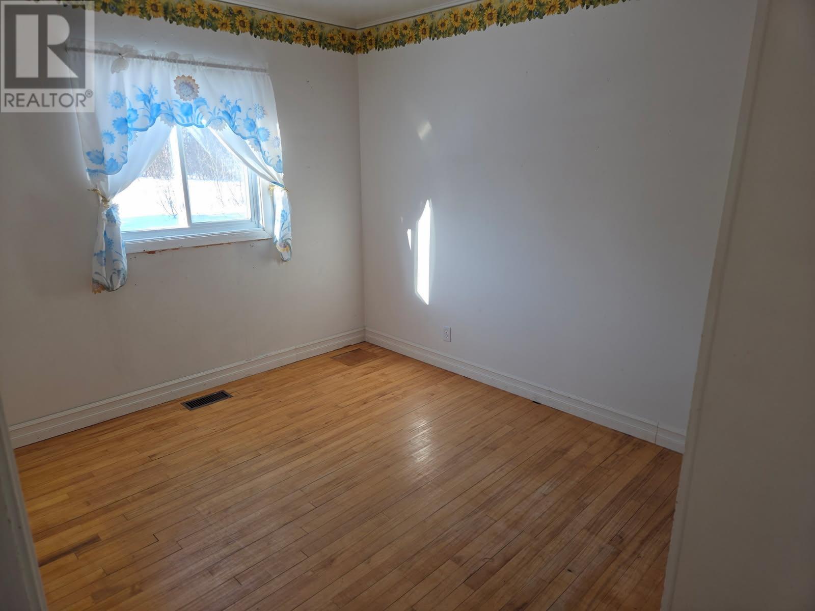 10 Elizabeth Ave, Terrace Bay, Ontario  P0T 2W0 - Photo 10 - TB252397