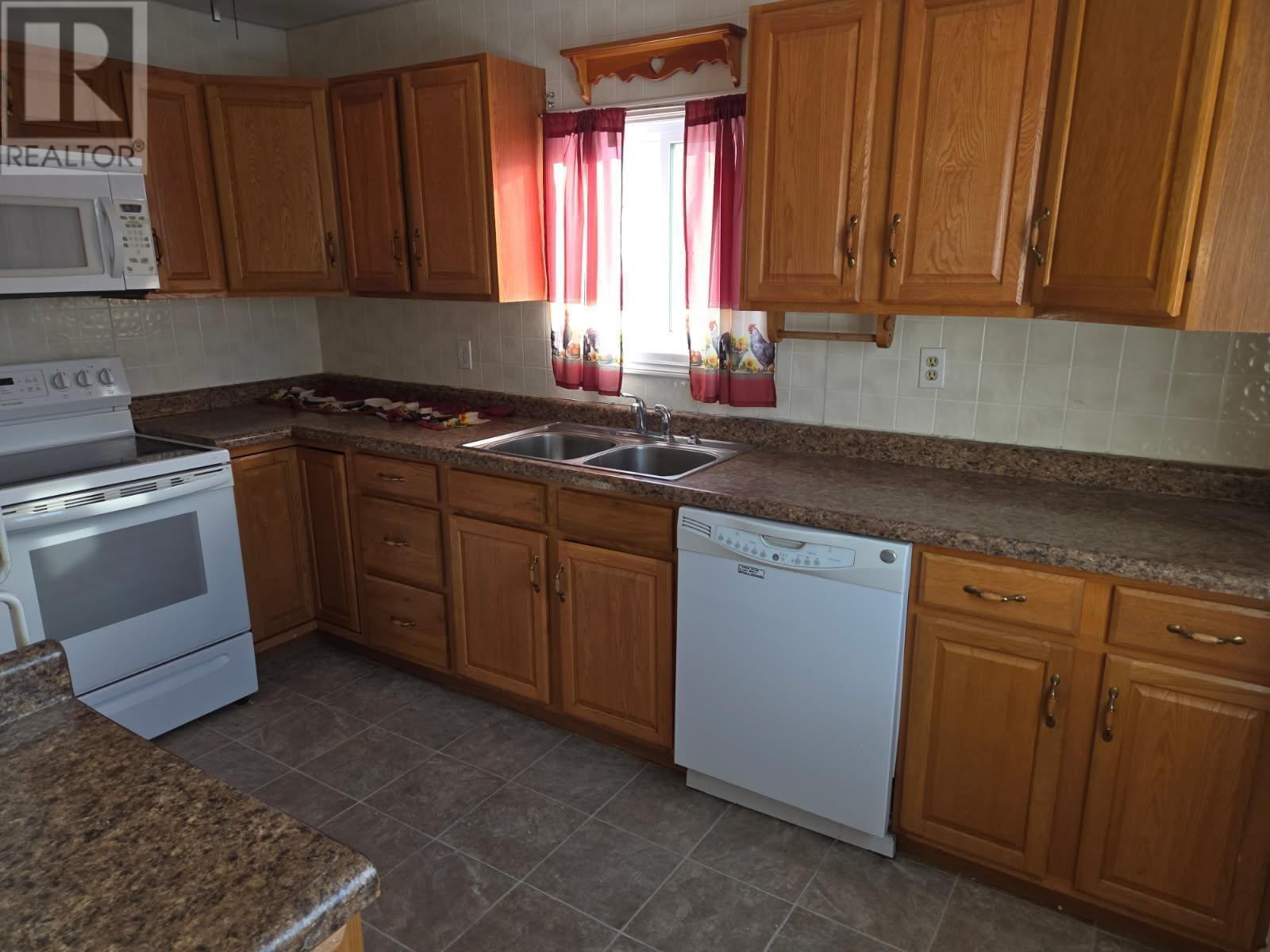 10 Elizabeth Ave, Terrace Bay, Ontario  P0T 2W0 - Photo 6 - TB252397