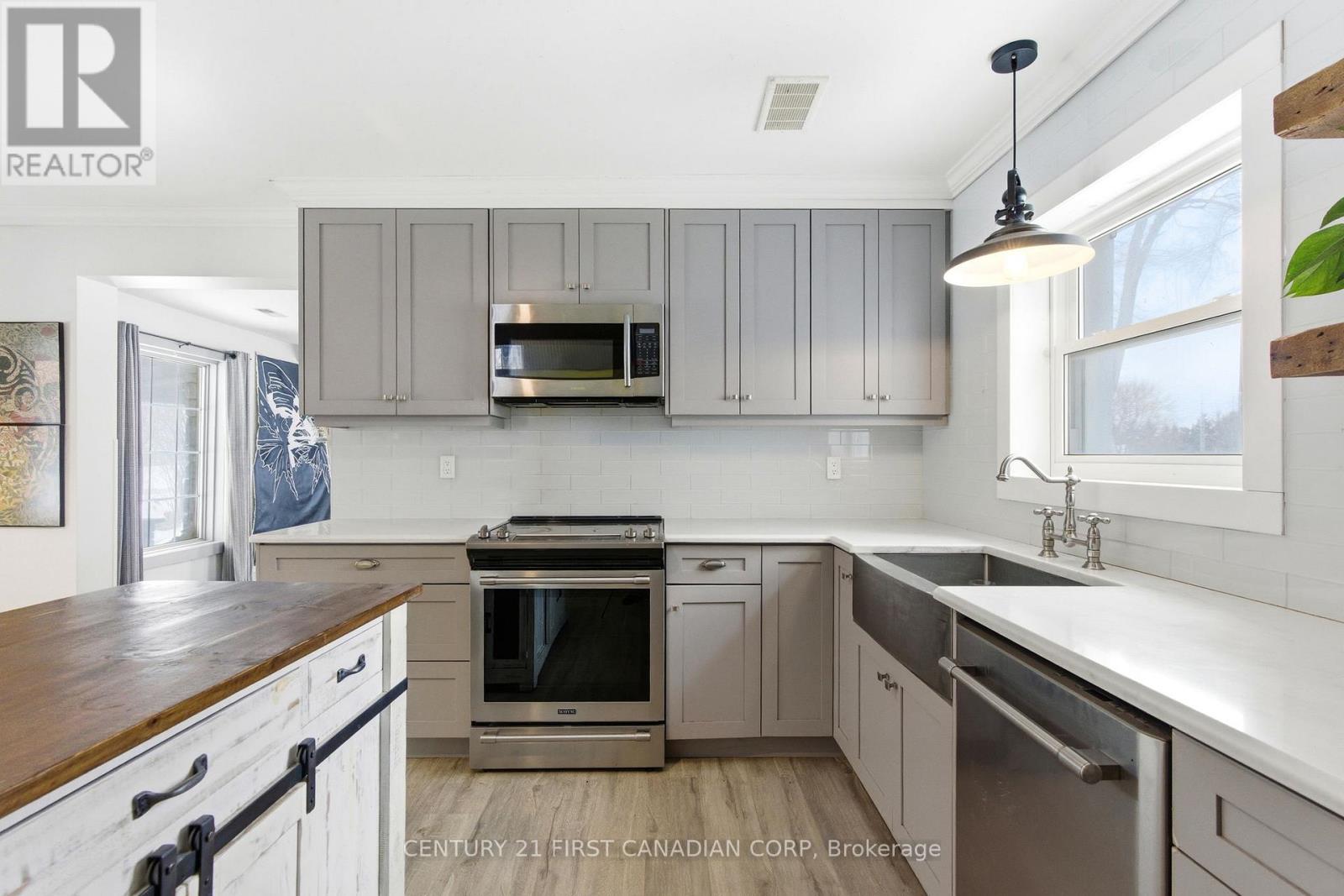 7641 Lakeshore Road, Lambton Shores, Ontario  N0N 1J0 - Photo 11 - X12765188