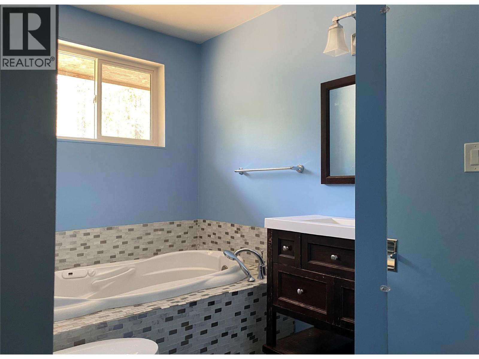 5325 33 Highway, Beaverdell, British Columbia  V0H 1A0 - Photo 10 - 10373995