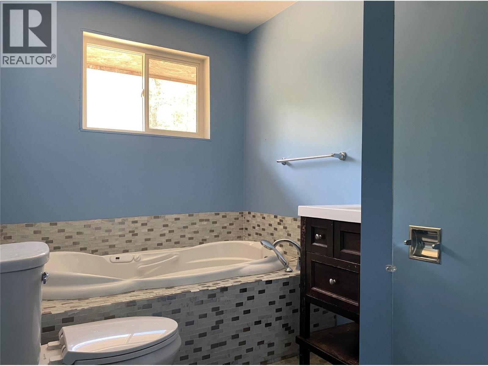 5325 33 Highway, Beaverdell, British Columbia  V0H 1A0 - Photo 9 - 10373995