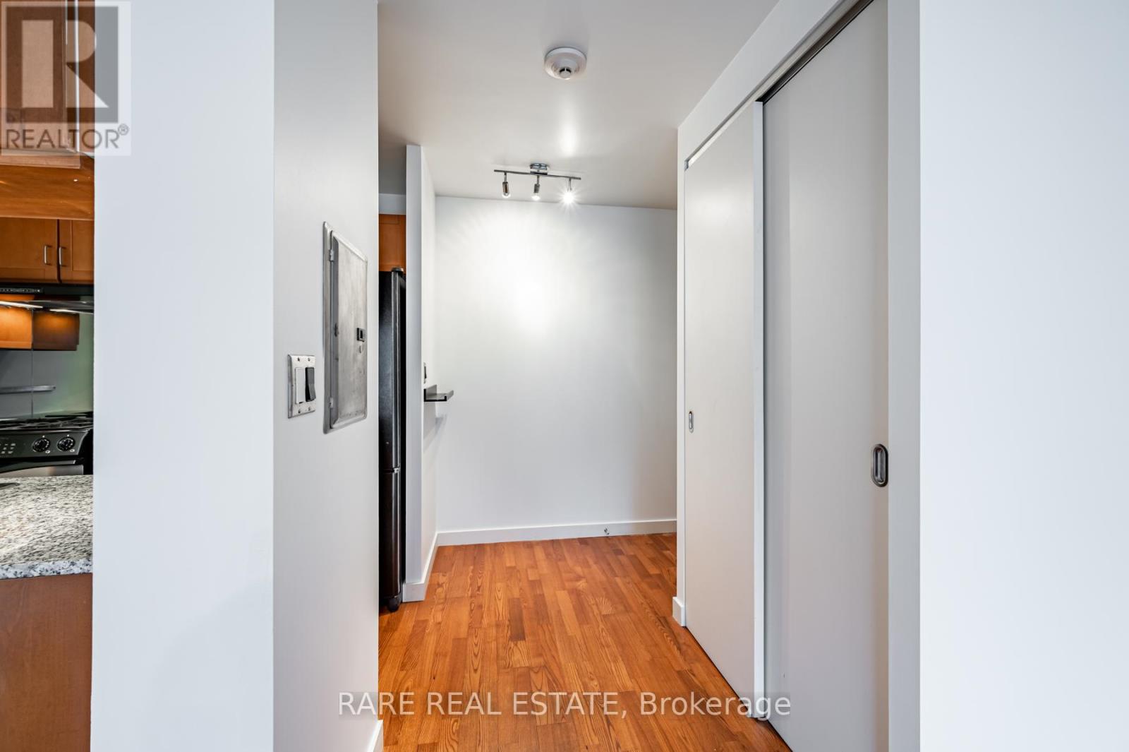 409 - 281 Mutual Street, Toronto, Ontario  M4Y 3C4 - Photo 9 - C12766010