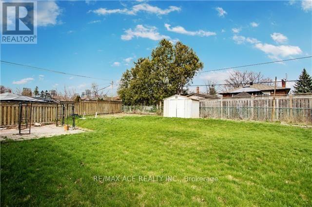 Bsmt - 23 Ada Crescent, Toronto, Ontario  M1P 4A9 - Photo 12 - E12766000