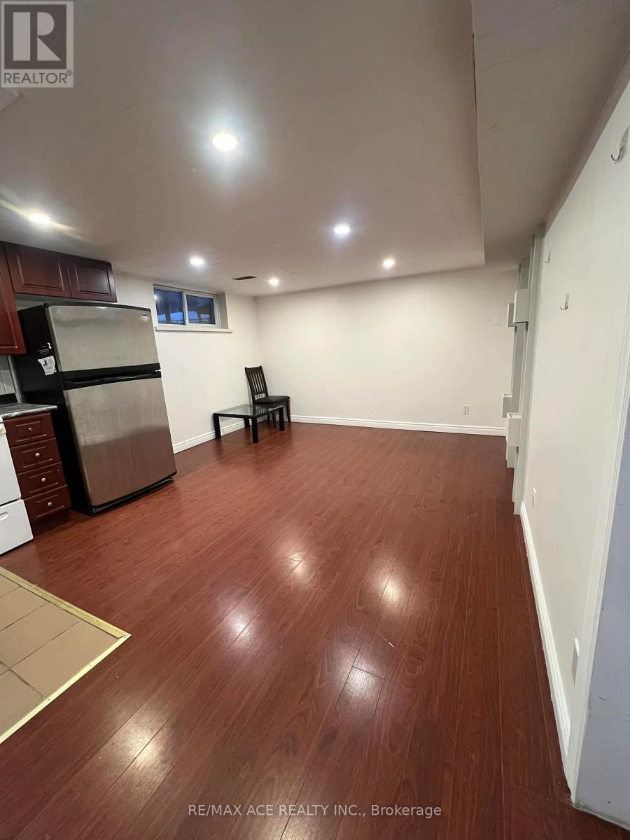 Bsmt - 23 Ada Crescent, Toronto, Ontario  M1P 4A9 - Photo 4 - E12766000