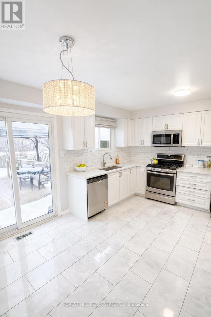 106 Melissa Crescent, Whitby, Ontario  L1N 8G4 - Photo 4 - E12766008