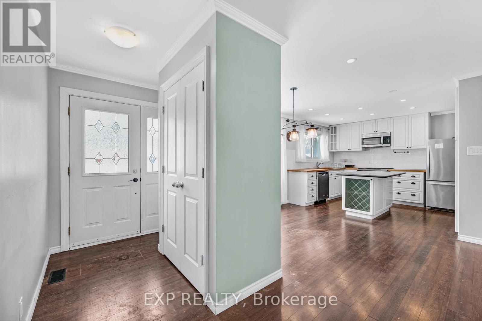 183 Spring Road, Georgina, Ontario  L4P 2K7 - Photo 6 - N12766096