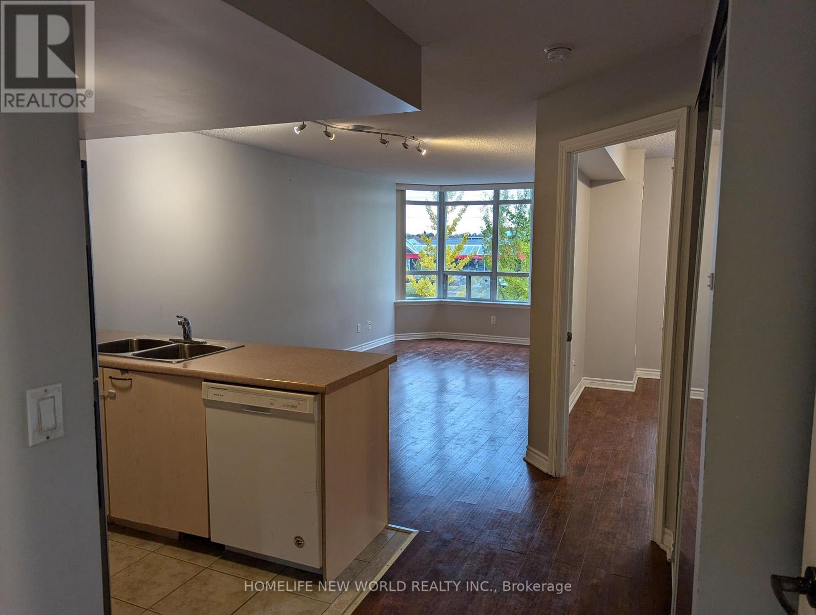 301 - 130 Pond Drive, Markham, Ontario  L3T 7W5 - Photo 17 - N12766124