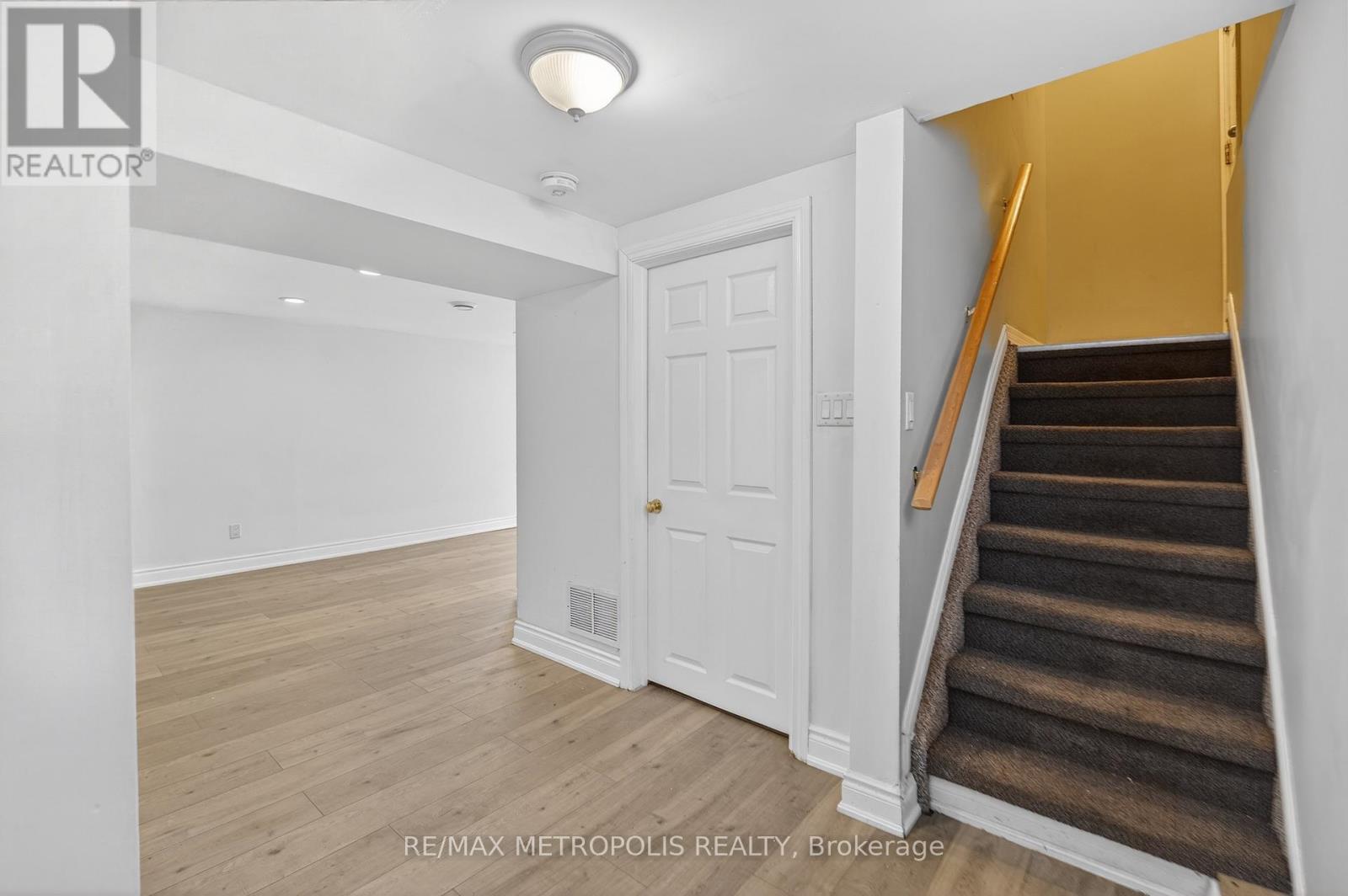 Bsmt - 266 Napier Street, Barrie, Ontario  L4M 1X9 - Photo 2 - S12766156