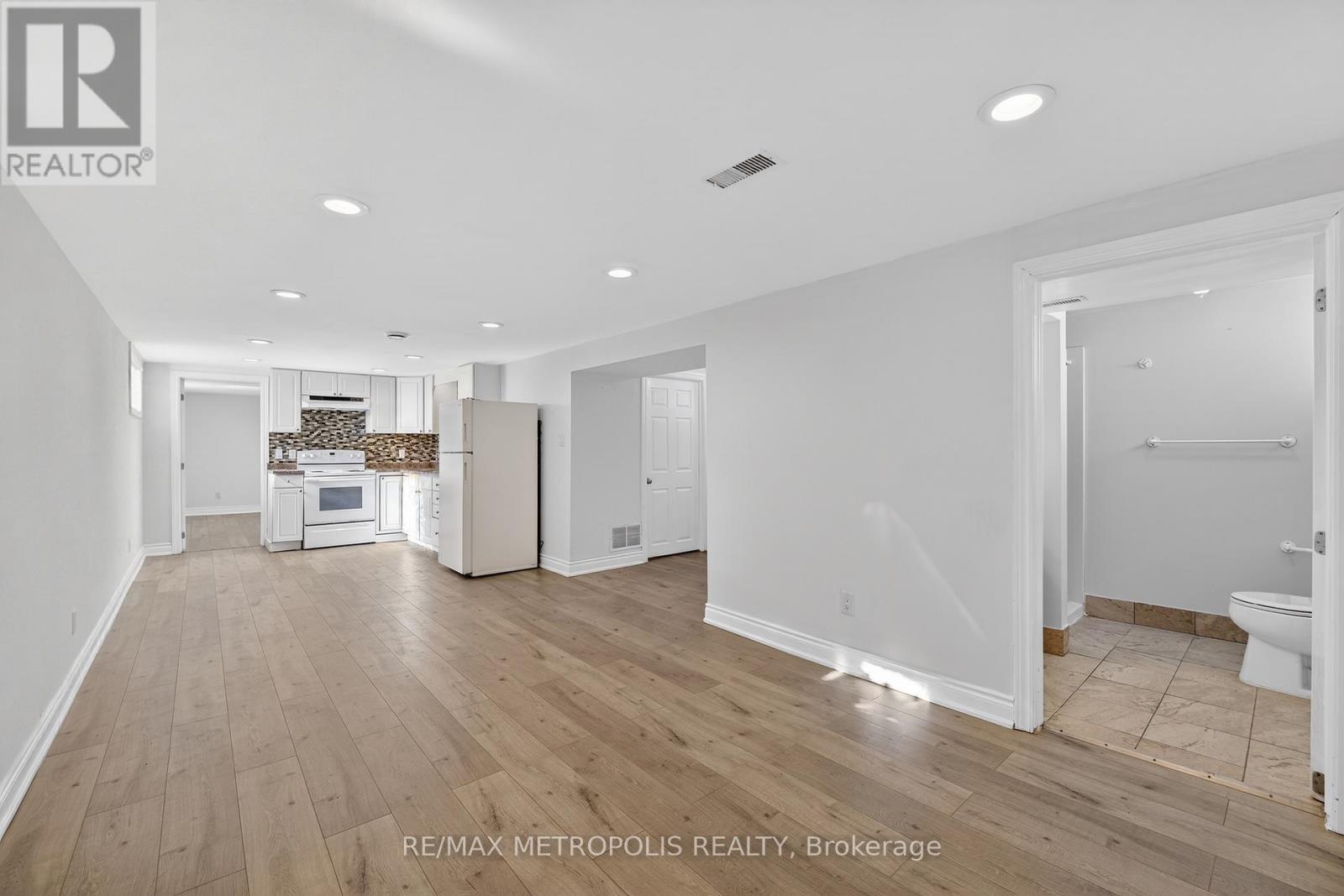 Bsmt - 266 Napier Street, Barrie, Ontario  L4M 1X9 - Photo 4 - S12766156