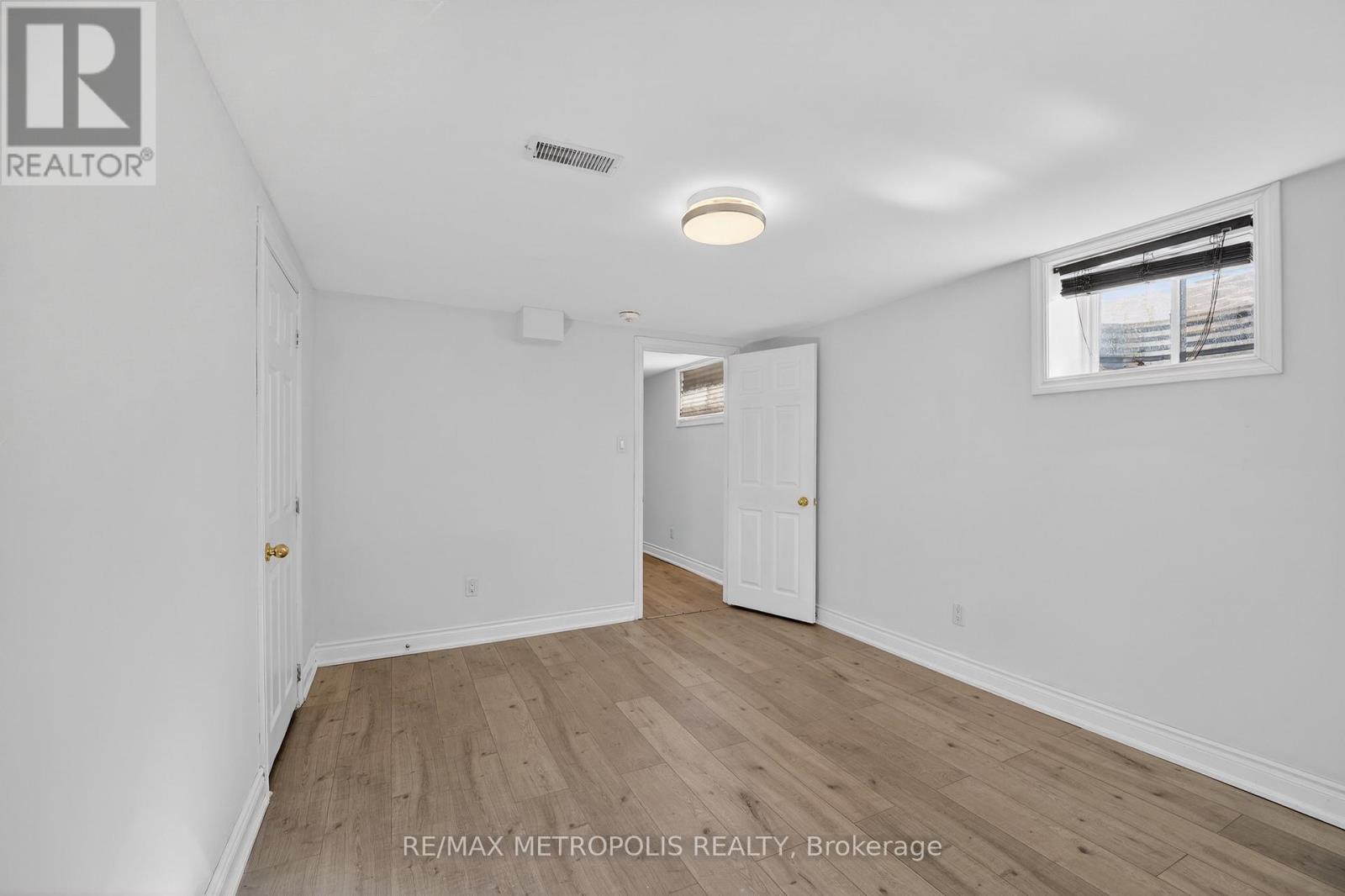 Bsmt - 266 Napier Street, Barrie, Ontario  L4M 1X9 - Photo 8 - S12766156