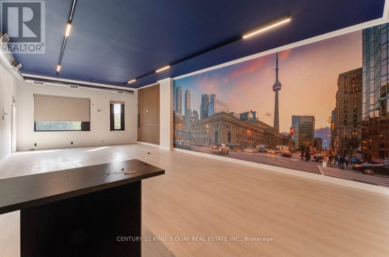 10176 - 10178 Yonge Street, Richmond Hill, Ontario  L4C 3E1 - Photo 2 - N12704998