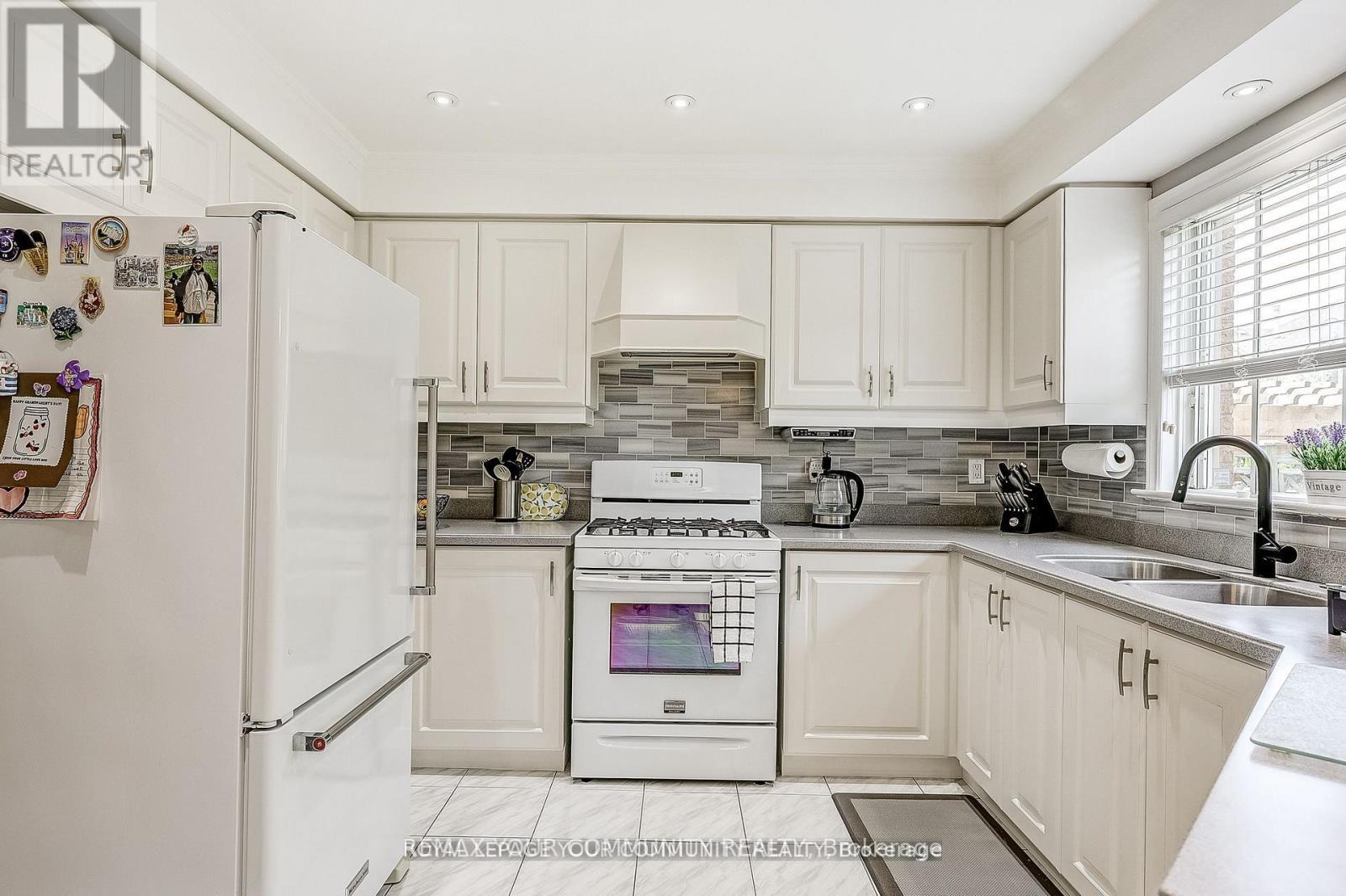 1045 Sherwood Mills Boulevard, Mississauga, Ontario  L5V 1R3 - Photo 13 - W12765986