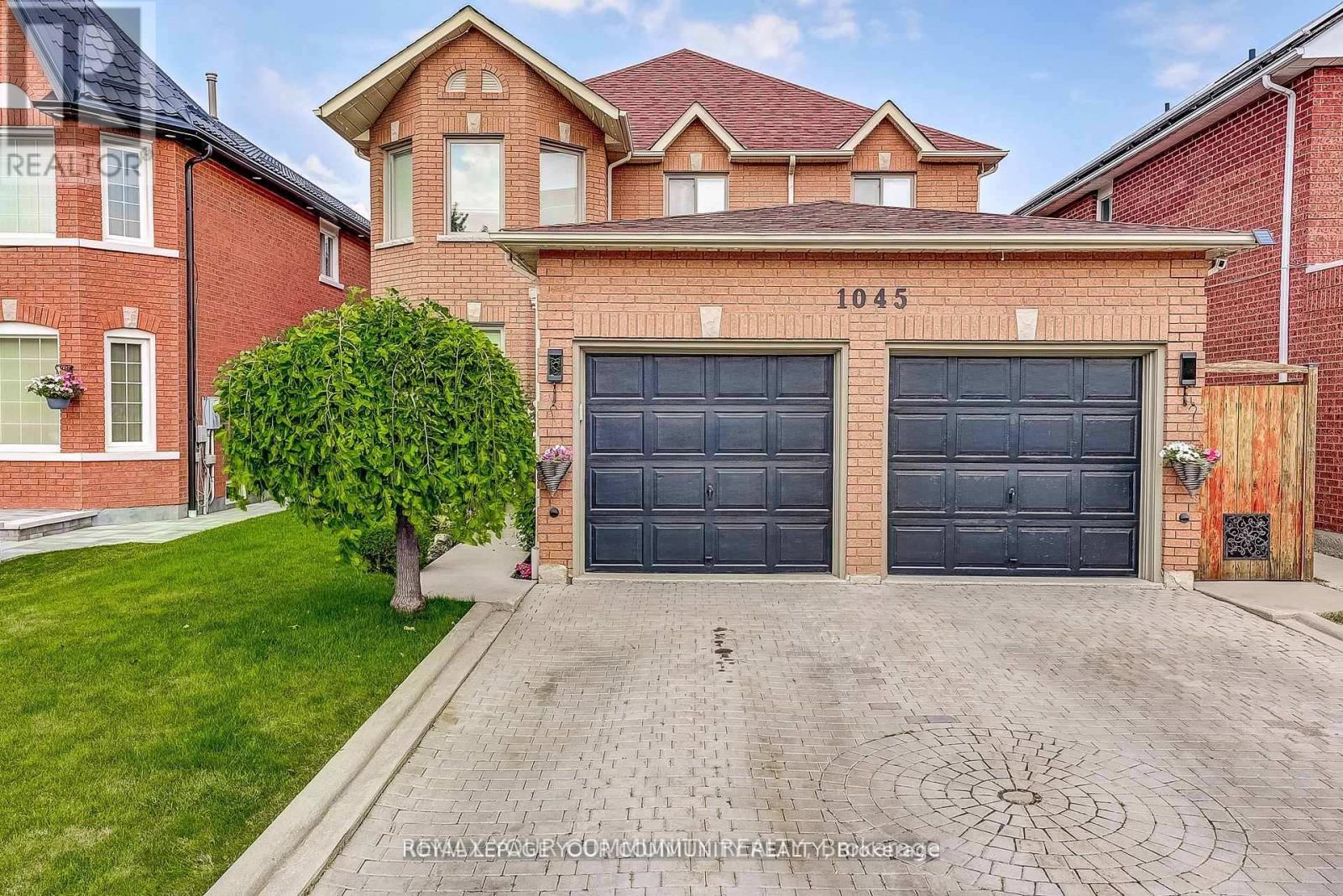 1045 Sherwood Mills Boulevard, Mississauga, Ontario  L5V 1R3 - Photo 3 - W12765986