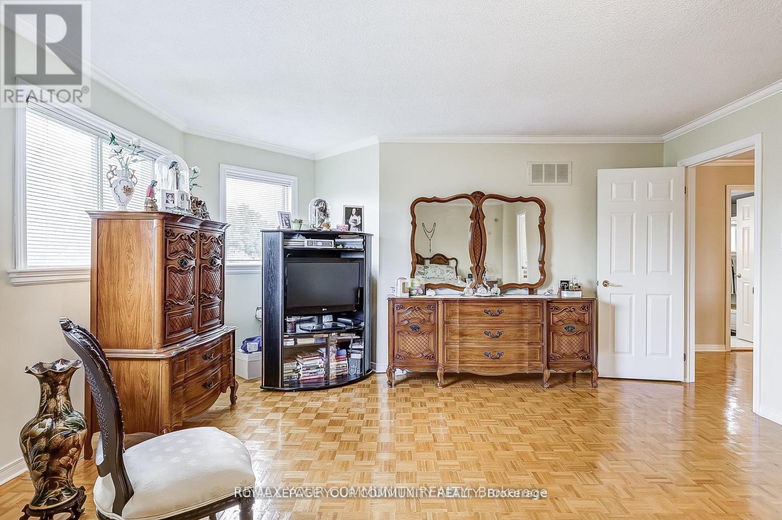 1045 Sherwood Mills Boulevard, Mississauga, Ontario  L5V 1R3 - Photo 33 - W12765986