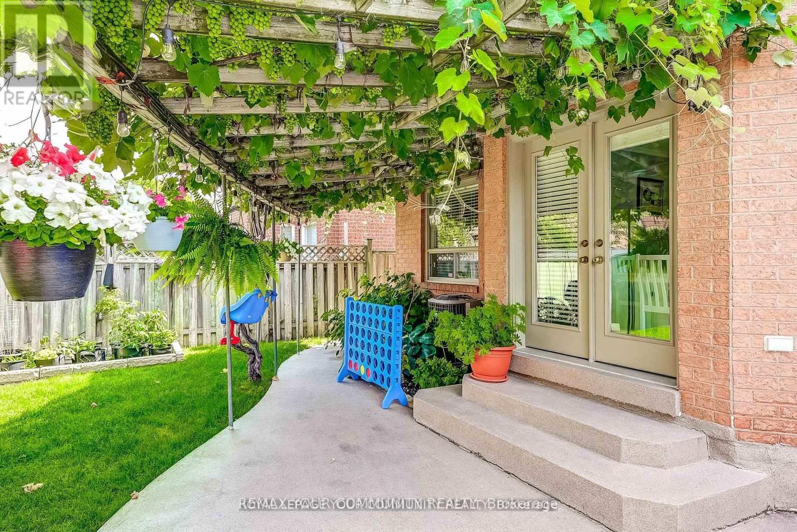 1045 Sherwood Mills Boulevard, Mississauga, Ontario  L5V 1R3 - Photo 43 - W12765986