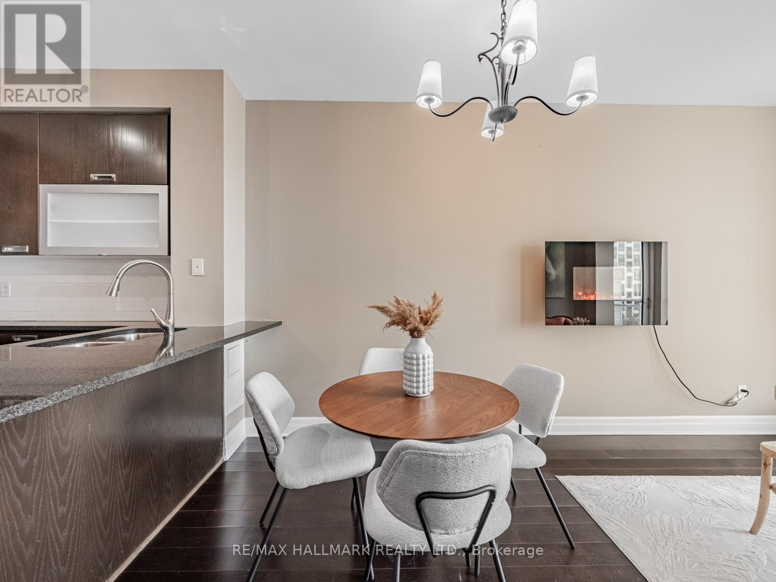 721 - 20 Gothic Avenue, Toronto, Ontario  M6P 1T5 - Photo 11 - W12765992