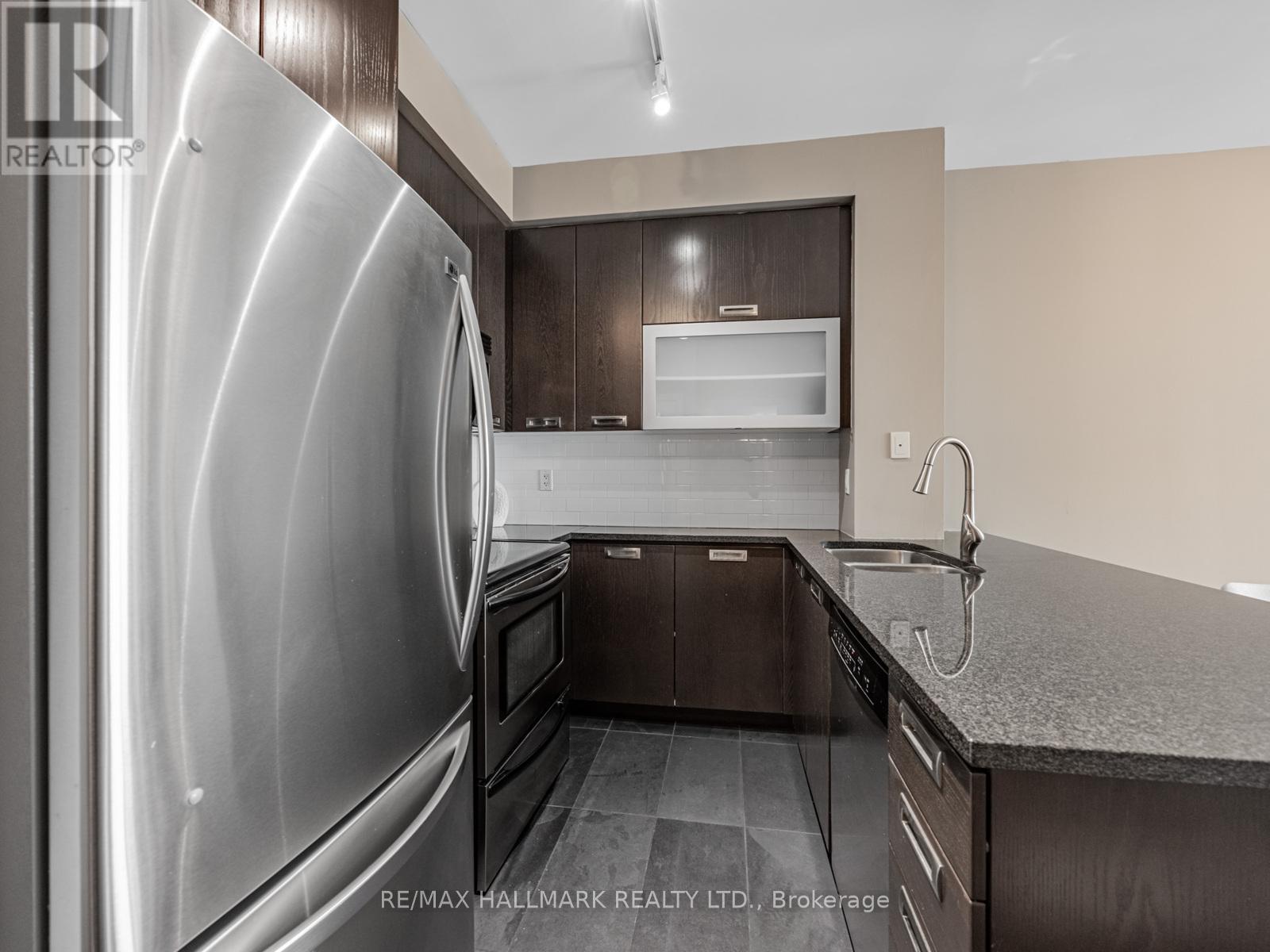 721 - 20 Gothic Avenue, Toronto, Ontario  M6P 1T5 - Photo 9 - W12765992