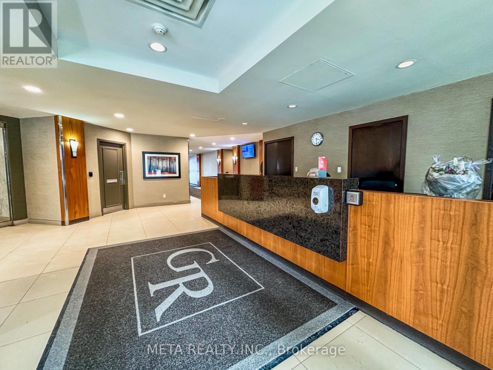 814 - 1276 Maple Crossing Boulevard, Burlington, Ontario  L7S 2J9 - Photo 2 - W12765994