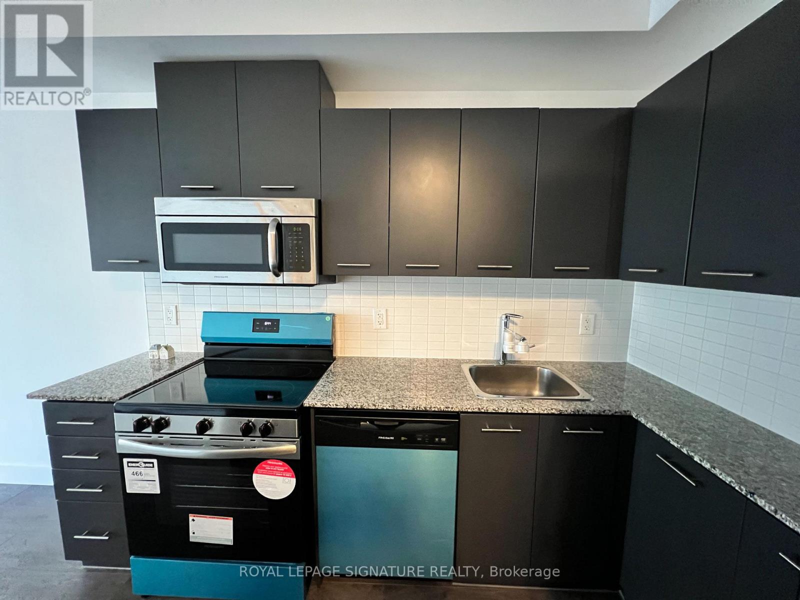 1203 - 360 Square One Drive, Mississauga, Ontario  L5B 0G7 - Photo 4 - W12766024