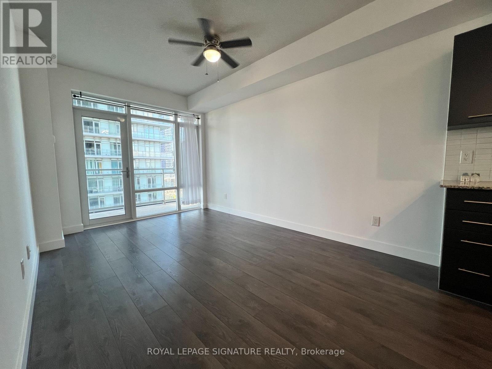 1203 - 360 Square One Drive, Mississauga, Ontario  L5B 0G7 - Photo 6 - W12766024