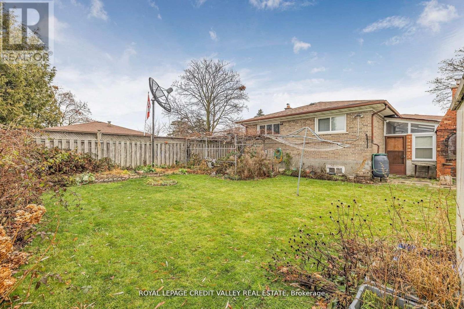 82 Terra Cotta Crescent, Brampton, Ontario  L6W 1C1 - Photo 40 - W12766052