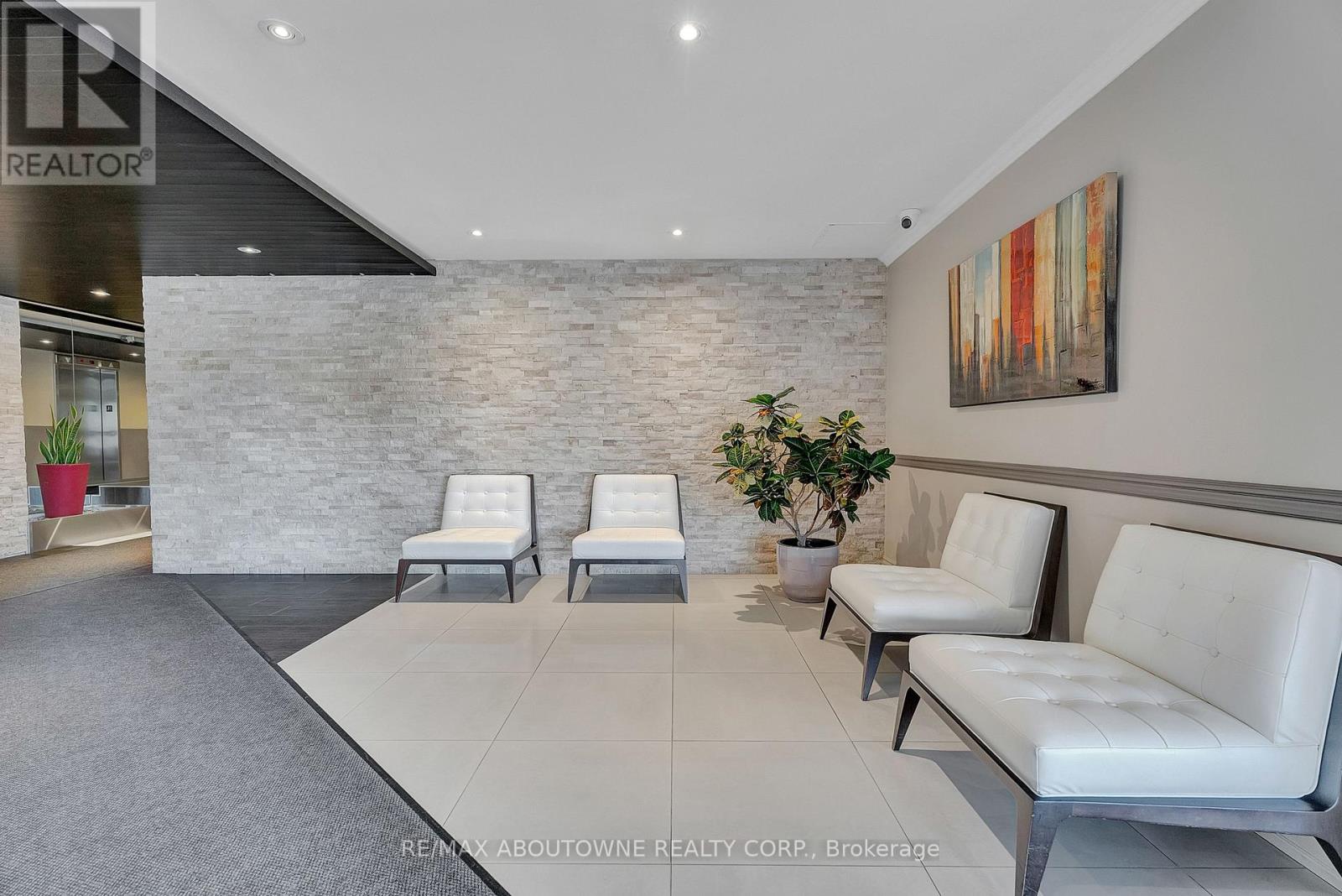 216 - 1485 Lakeshore Road E, Mississauga, Ontario  L5E 3G2 - Photo 8 - W12766058