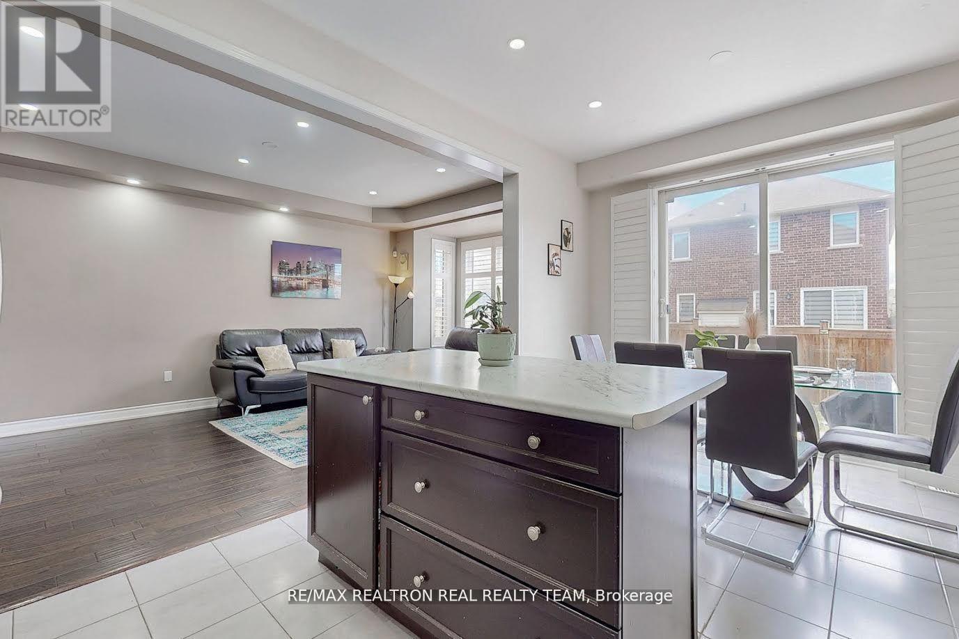 3 Gibbs Road, Brampton, Ontario  L7A 0G2 - Photo 11 - W12766152