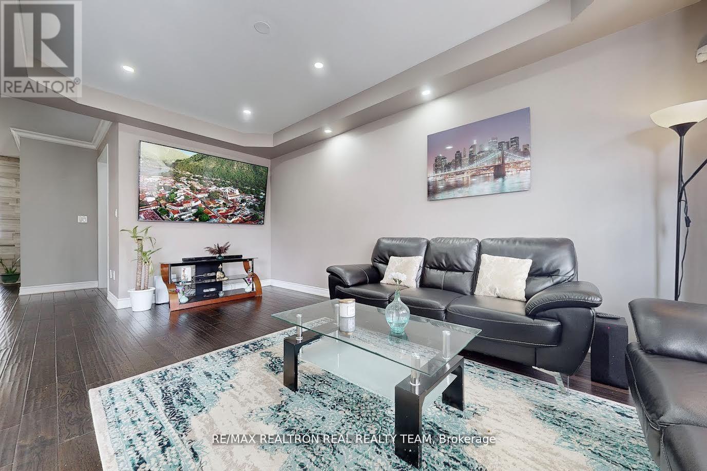 3 Gibbs Road, Brampton, Ontario  L7A 0G2 - Photo 8 - W12766152