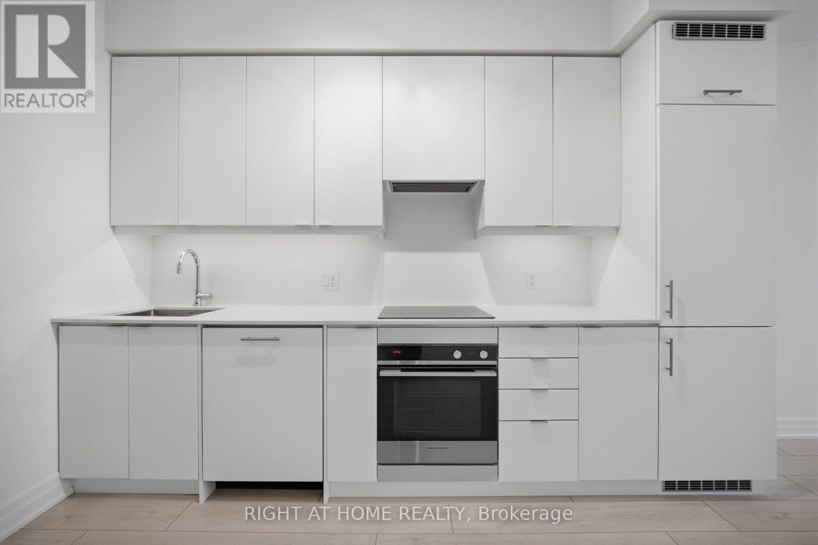 3906 - 30 Elm Drive W, Mississauga, Ontario  L5B 0N6 - Photo 10 - W12766162