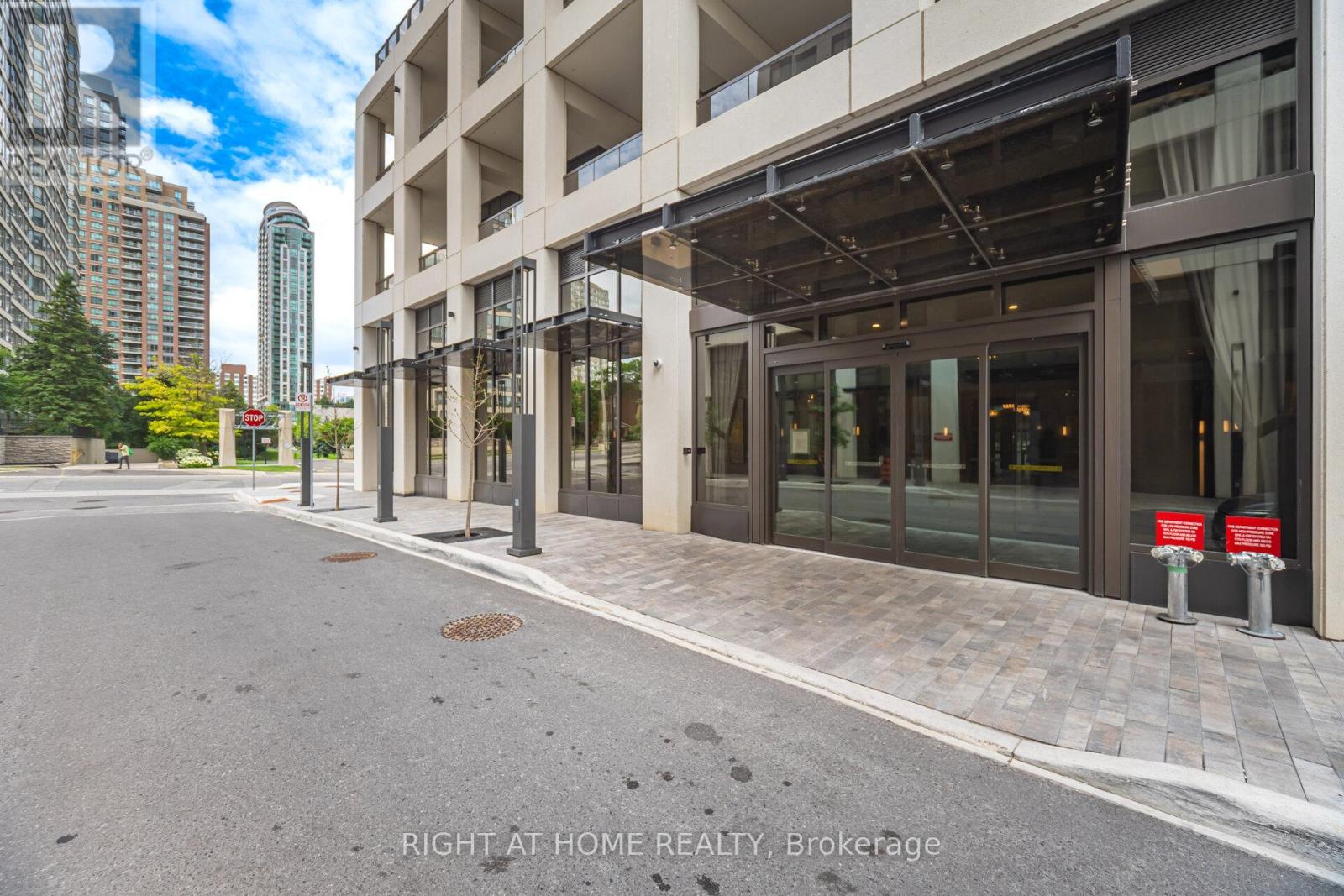 3906 - 30 Elm Drive W, Mississauga, Ontario  L5B 0N6 - Photo 3 - W12766162