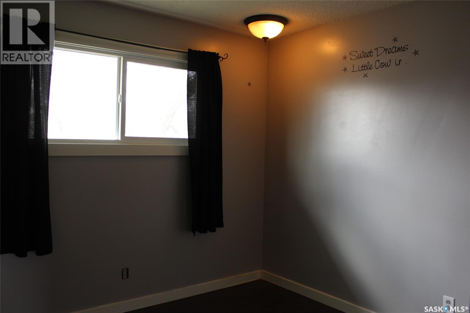 581 3rd Street W, Shaunavon, Saskatchewan  S0N 2M0 - Photo 11 - SK028085