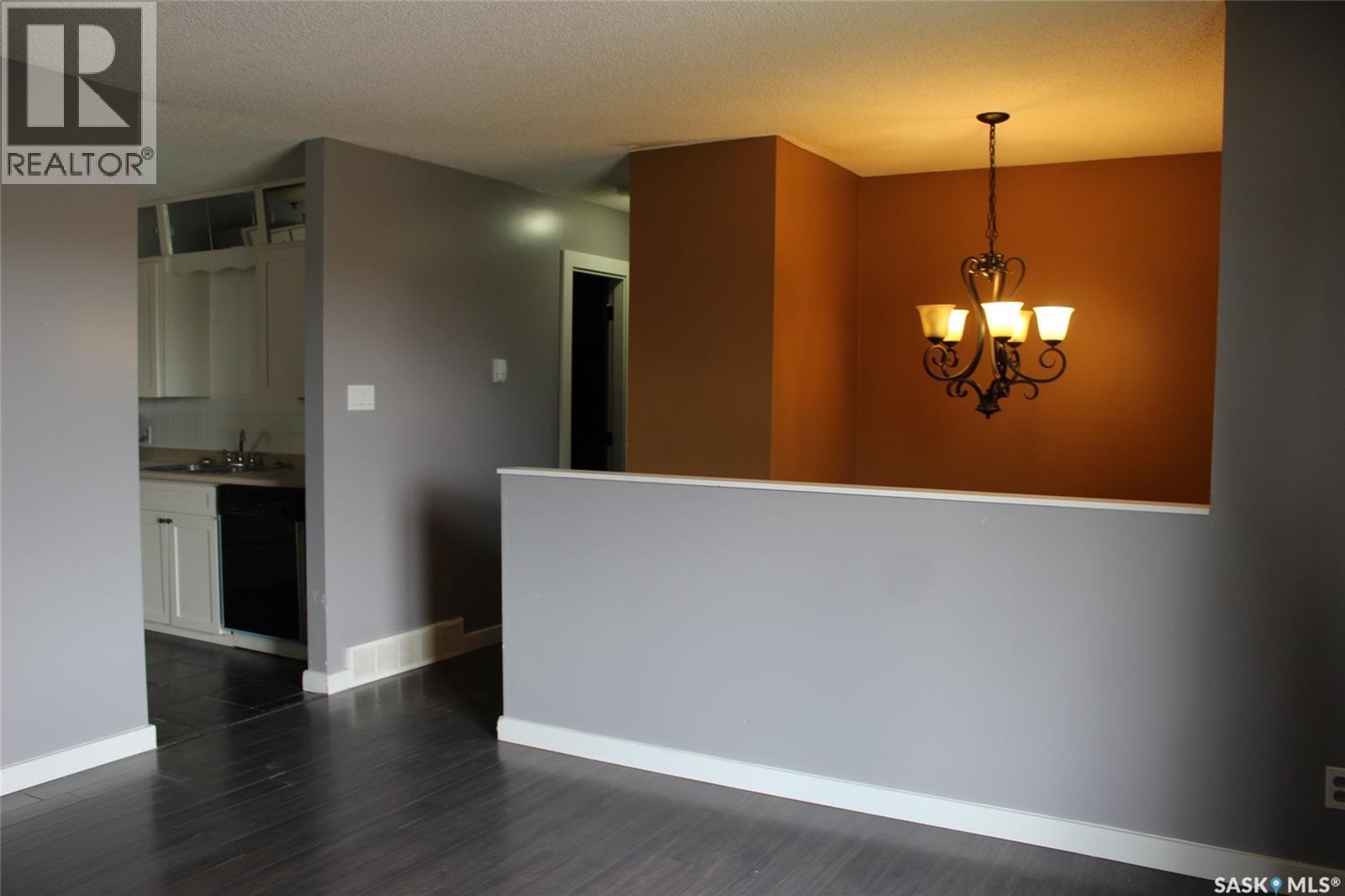 581 3rd Street W, Shaunavon, Saskatchewan  S0N 2M0 - Photo 4 - SK028085