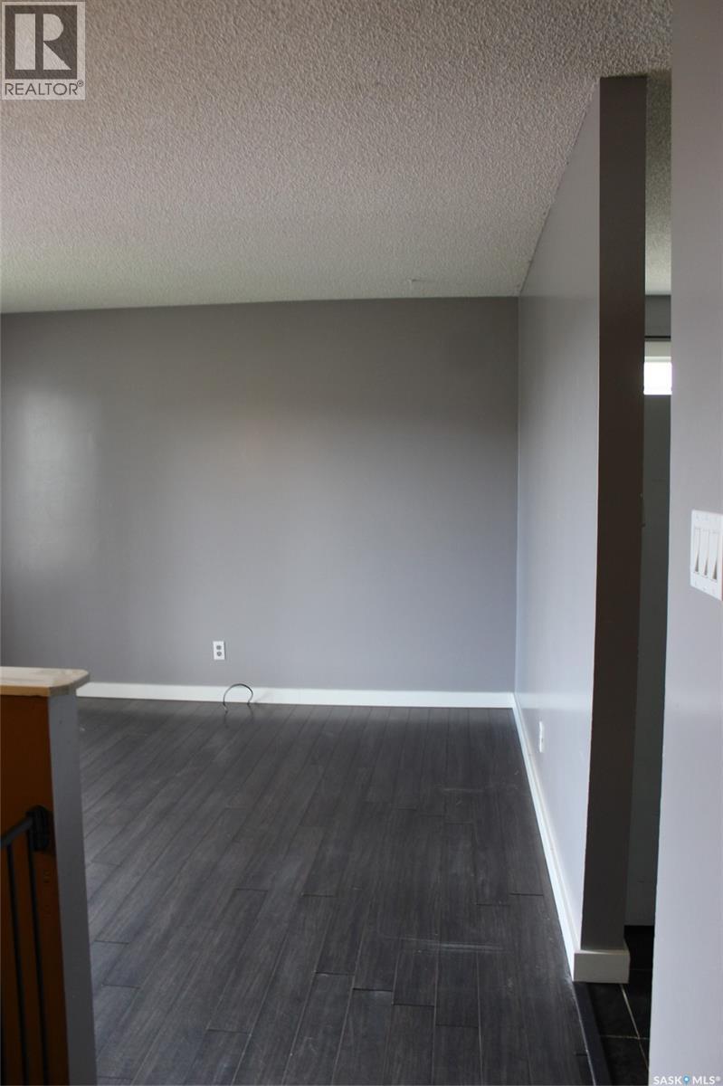 581 3rd Street W, Shaunavon, Saskatchewan  S0N 2M0 - Photo 8 - SK028085