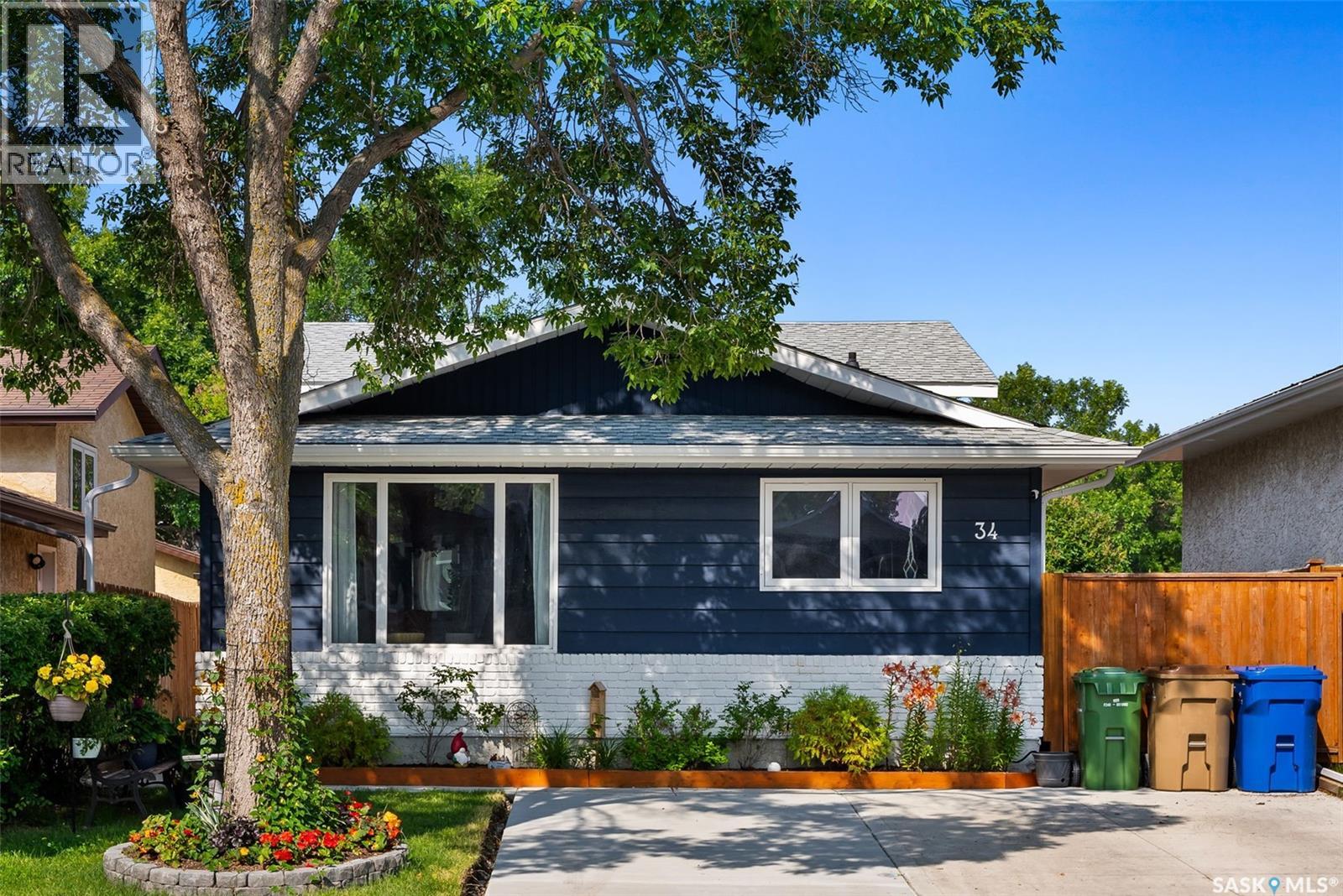 34 Carter Crescent, Regina, Saskatchewan  S4X 2C7 - Photo 2 - SK028062
