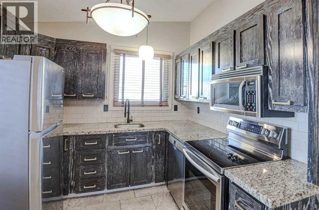 3420 Lane Crescent Sw, Calgary, Alberta  T3E 5X2 - Photo 6 - A2271923