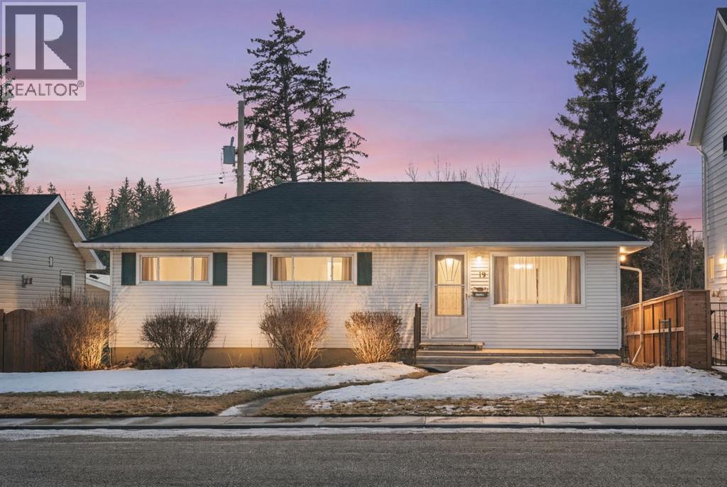 19 Carmangay Crescent NW, Calgary, Alberta