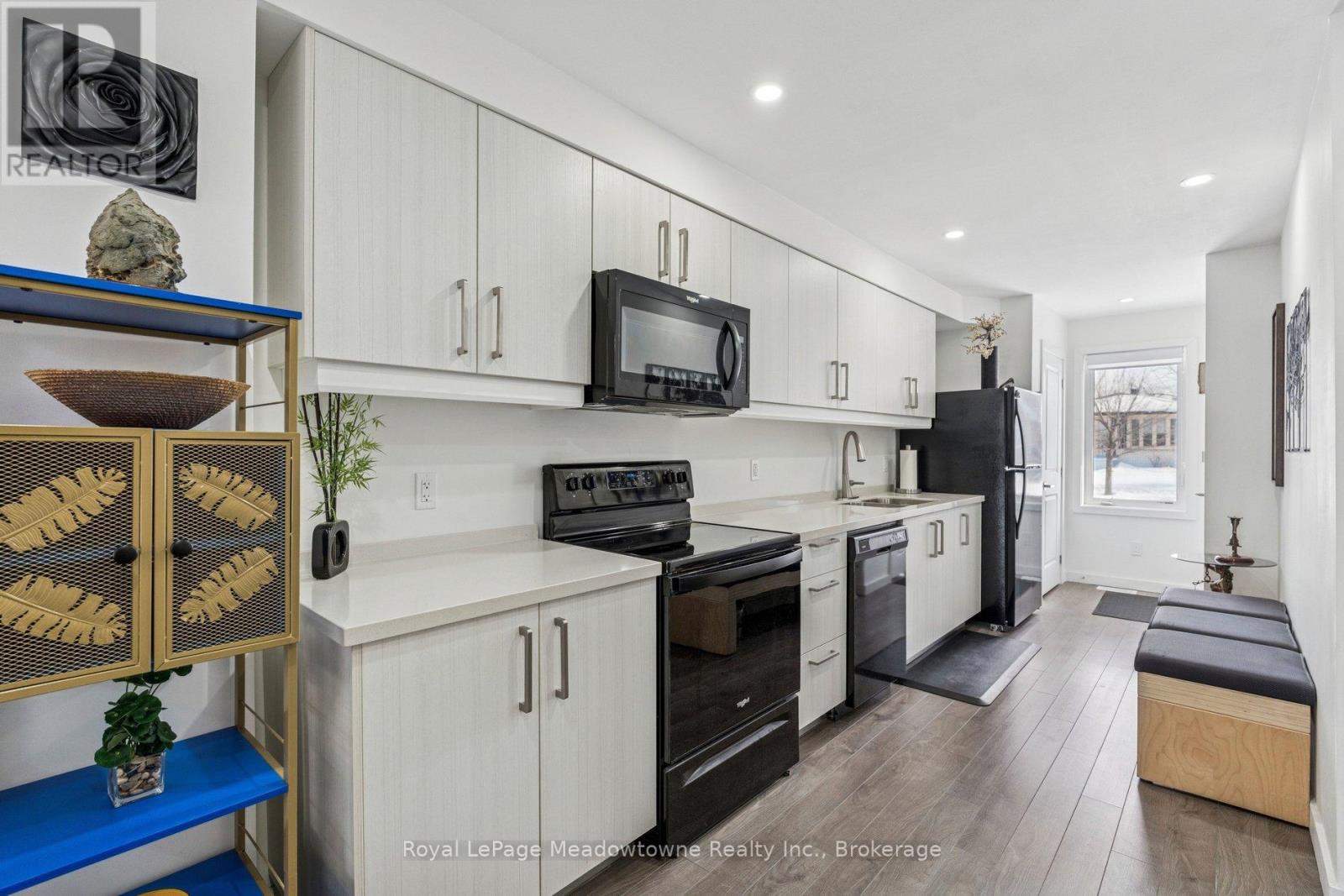 366 Alberta Street, Welland, Ontario  L3B 0K5 - Photo 9 - X12763406