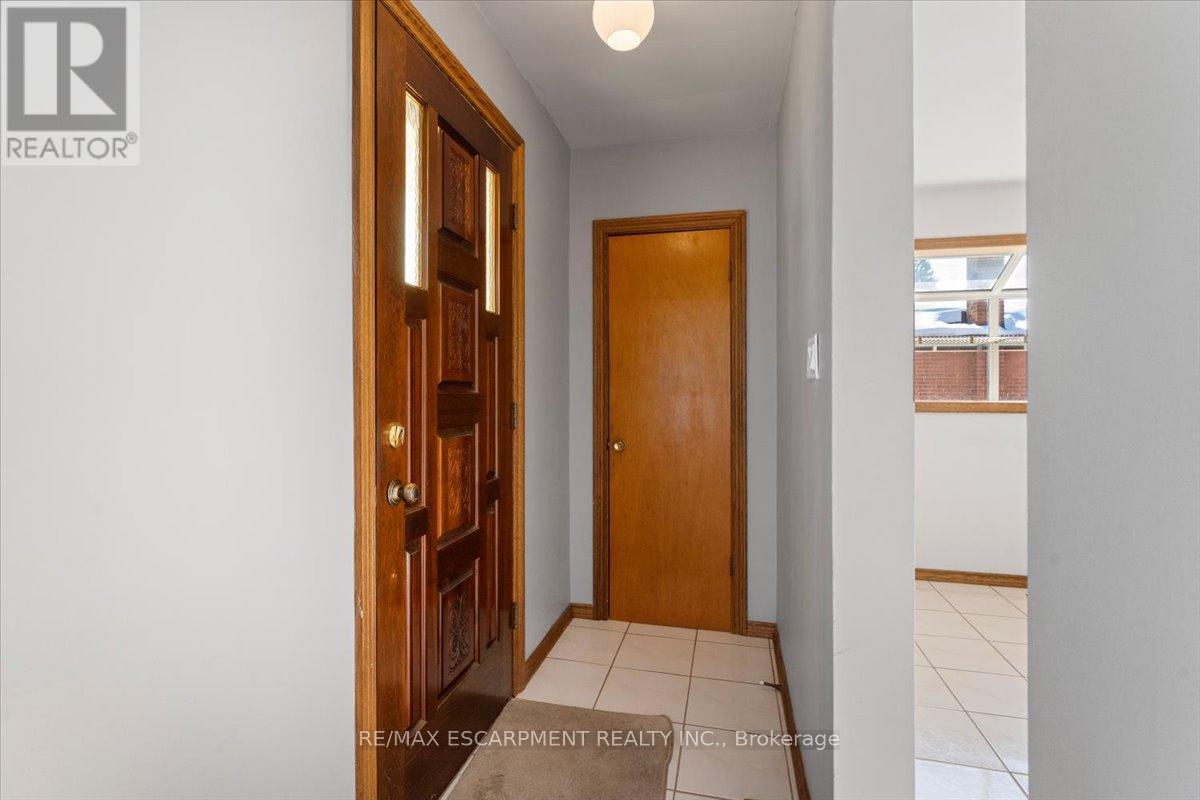 294 Upper Paradise Road, Hamilton, Ontario  L9C 5C4 - Photo 4 - X12766030