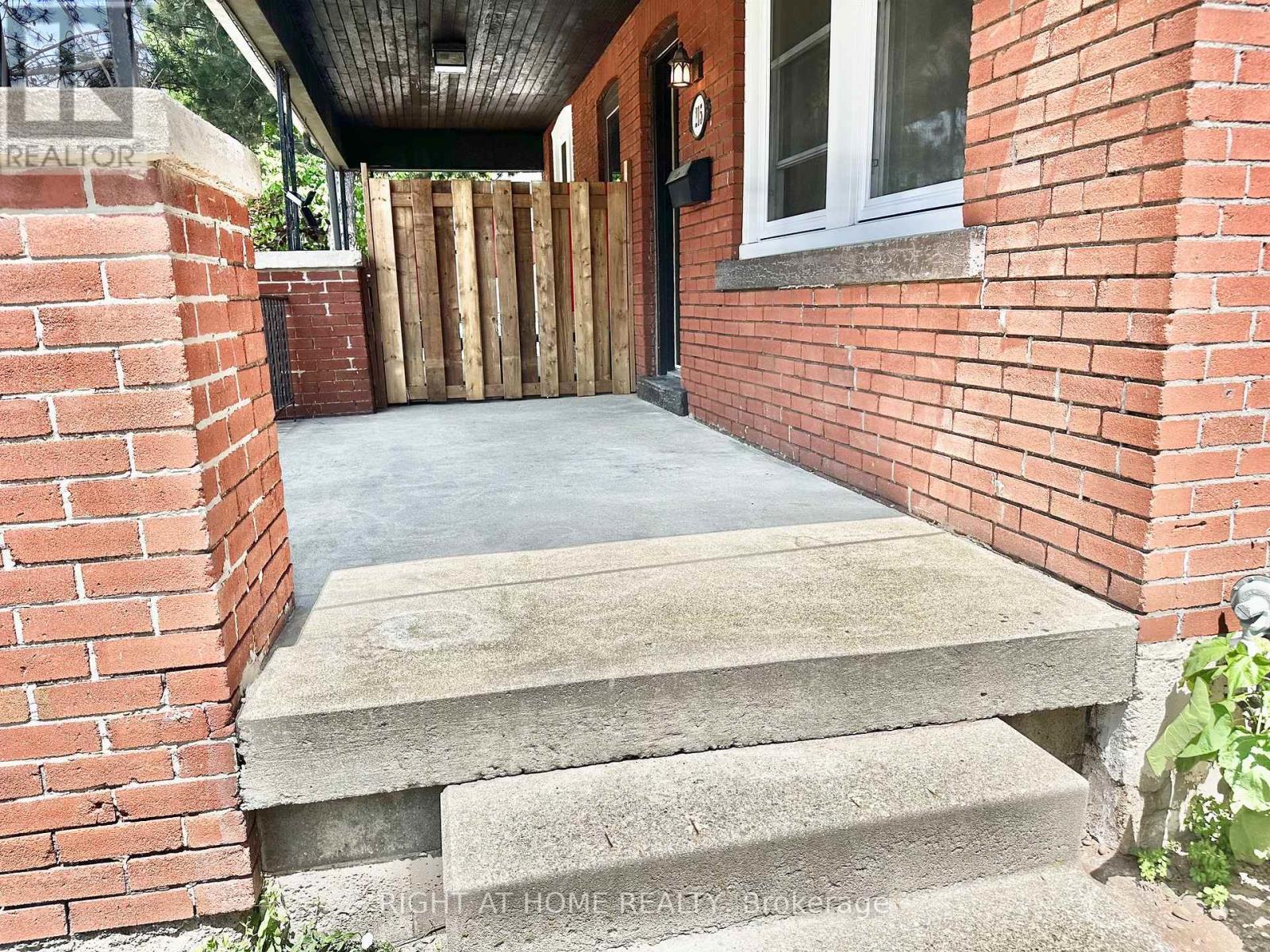 213 Rosewood Road, Hamilton, Ontario  L8K 3J5 - Photo 5 - X12766084