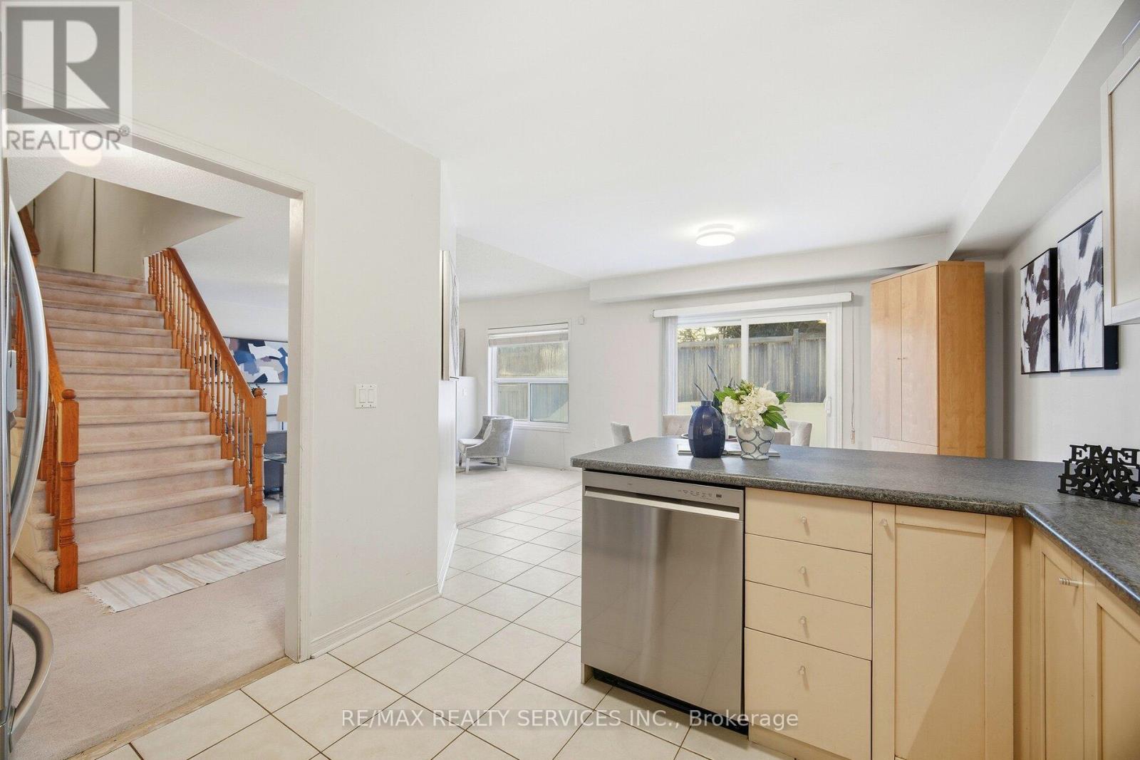 115 Woodvalley Drive, Brampton (Fletcher's Meadow), Ontario  L7A 2E1 - Photo 11 - W12763302