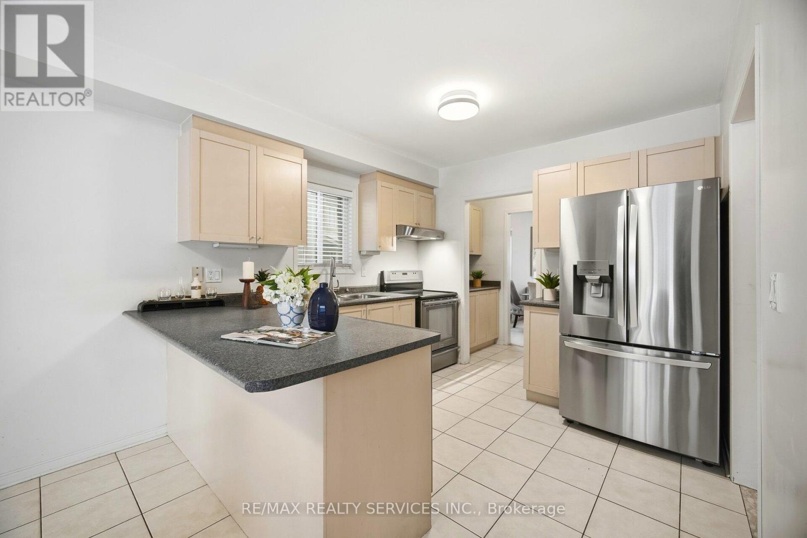 115 Woodvalley Drive, Brampton (Fletcher's Meadow), Ontario  L7A 2E1 - Photo 13 - W12763302