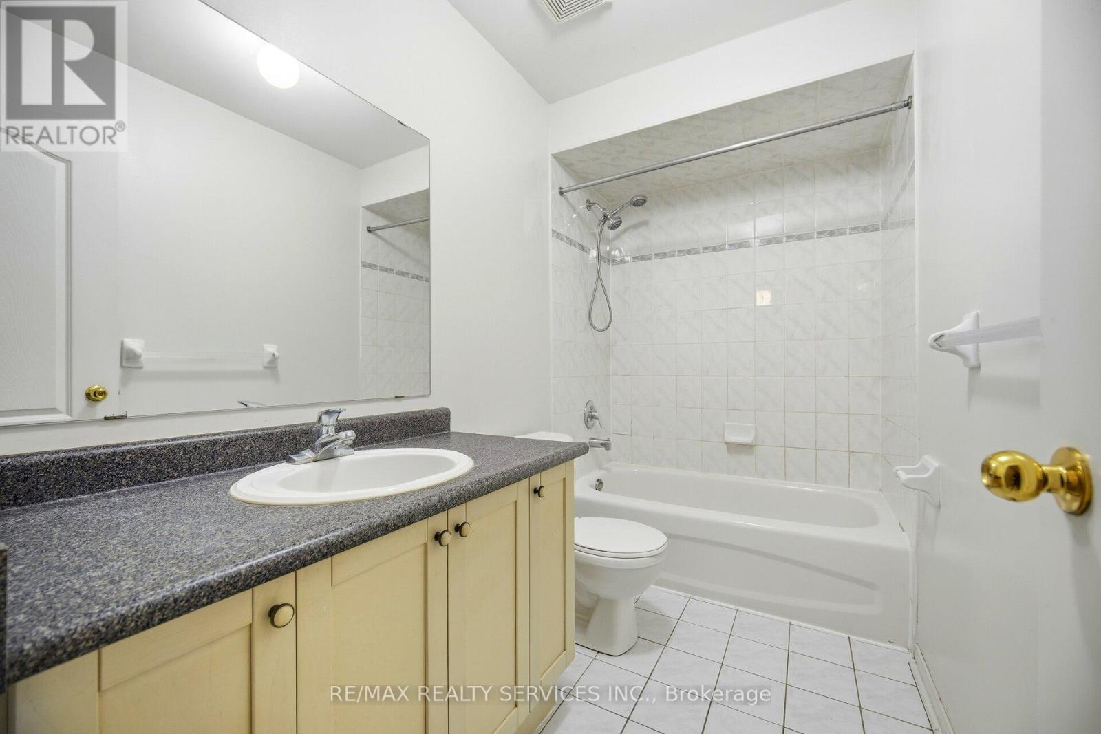 115 Woodvalley Drive, Brampton (Fletcher's Meadow), Ontario  L7A 2E1 - Photo 43 - W12763302