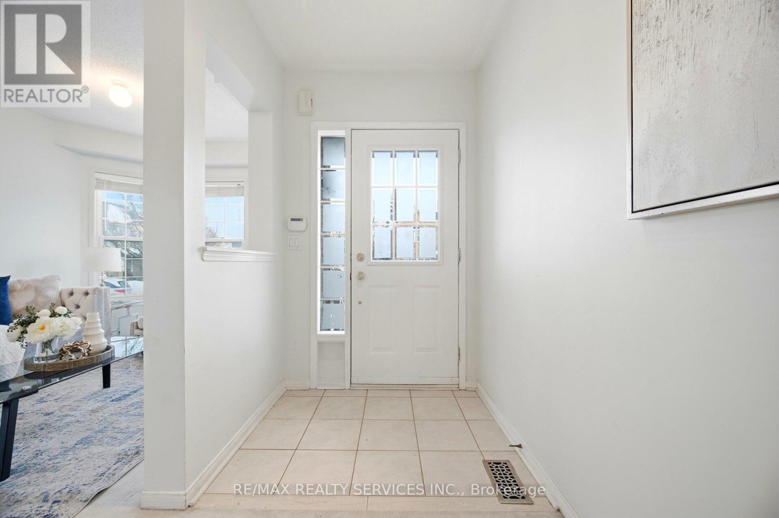 115 Woodvalley Drive, Brampton (Fletcher's Meadow), Ontario  L7A 2E1 - Photo 5 - W12763302