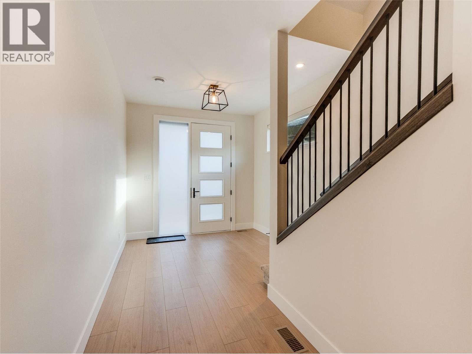 910 Lakeside Drive Unit# 107, Nelson, British Columbia  V1L 6G3 - Photo 6 - 10374823