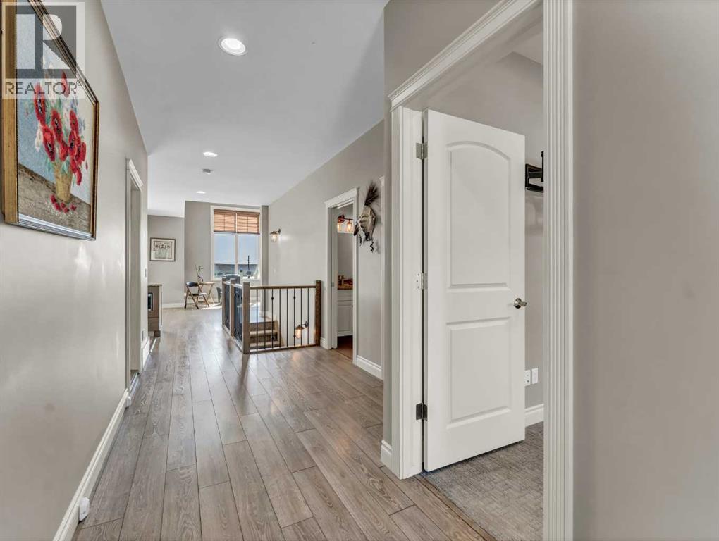 44 Palisades Mews Ne, Medicine Hat, Alberta  T1C 2B5 - Photo 4 - A2250131