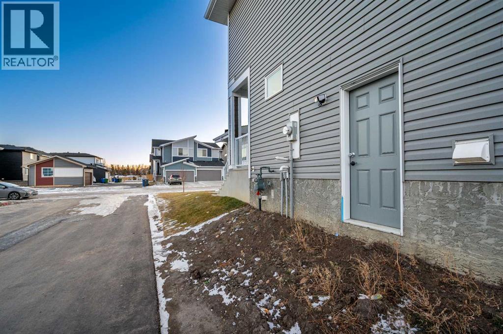 84 Waterford Manor, Chestermere, Alberta  T1X 2T9 - Photo 4 - A2281266